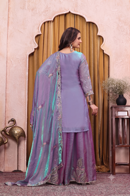 Lavender embroidered kurta set with scalloped dupatta 3