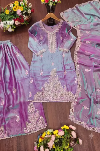 Lavender embroidered kurta set with scalloped dupatta