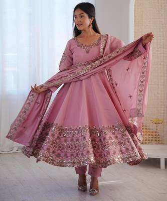 Pink silk blend embroidered flared gown set 1