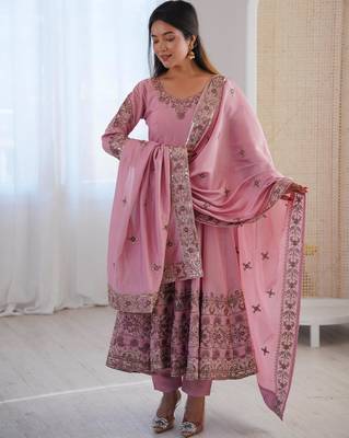 Pink silk blend embroidered flared gown set 2