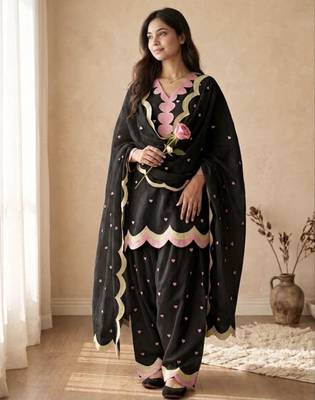 Black chanderi embroidered farshi salwar set 1