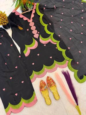Black chanderi embroidered farshi salwar set 4
