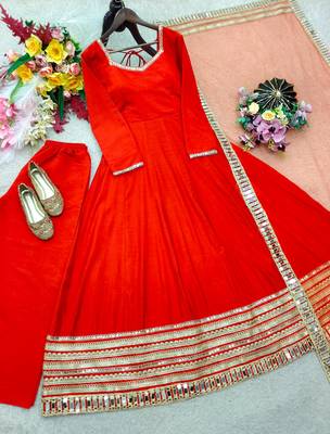 Red silk blend embroidered flared gown set 4