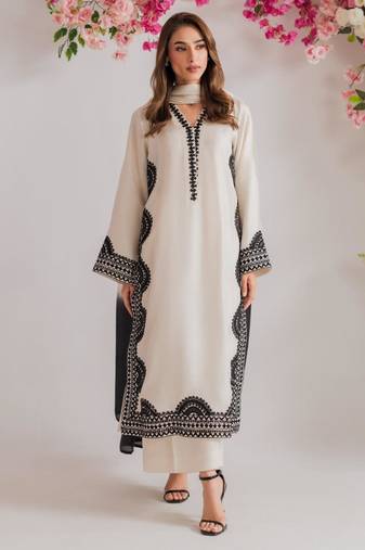 Off-white silk blend embroidered kurta set