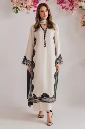 Off-white silk blend embroidered kurta set
