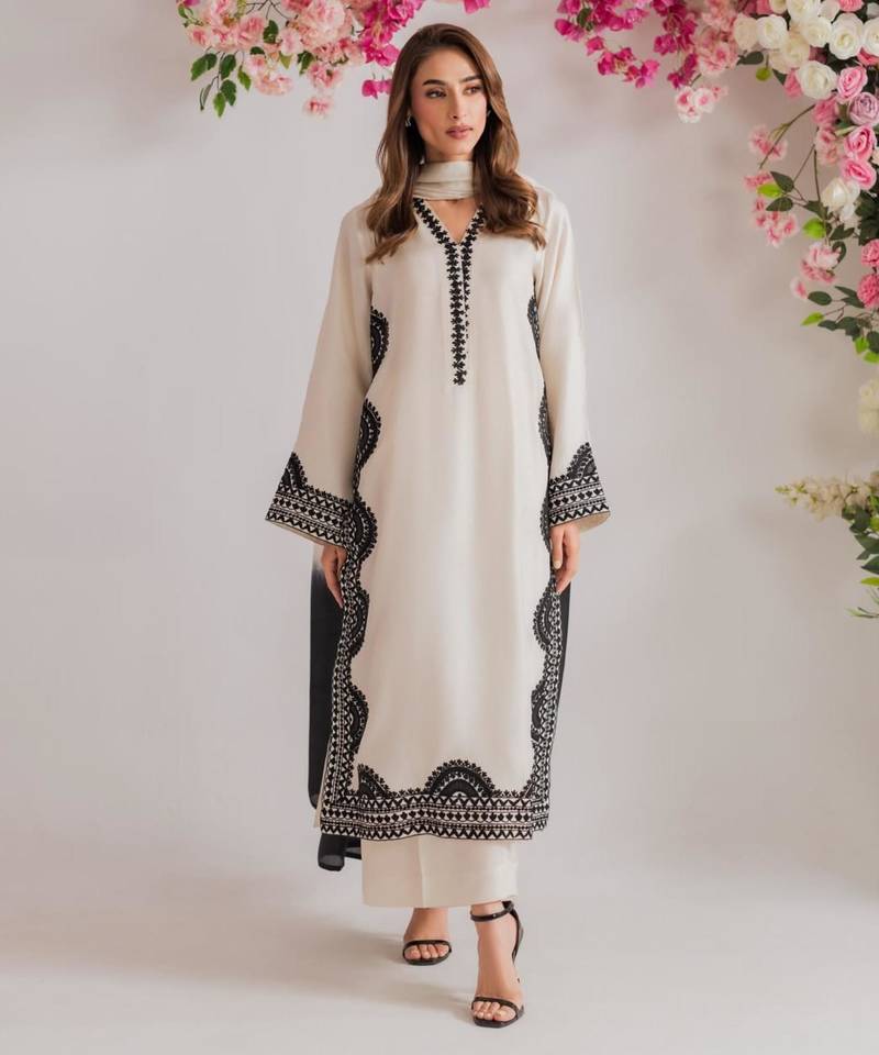 Off-white silk blend embroidered kurta set
