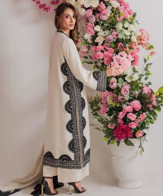 Off-white silk blend embroidered kurta set 2