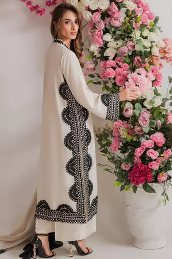 Off-white silk blend embroidered kurta set