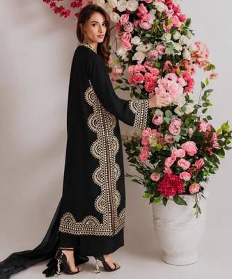 Black silk blend embroidered kurta set 2