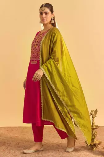 Rani-pink silk blend embroidered kurta set