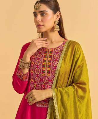 Rani-pink silk blend embroidered kurta set 2