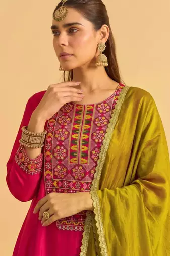 Rani-pink silk blend embroidered kurta set