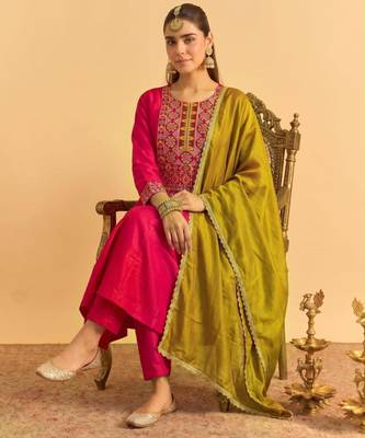 Rani-pink silk blend embroidered kurta set 3