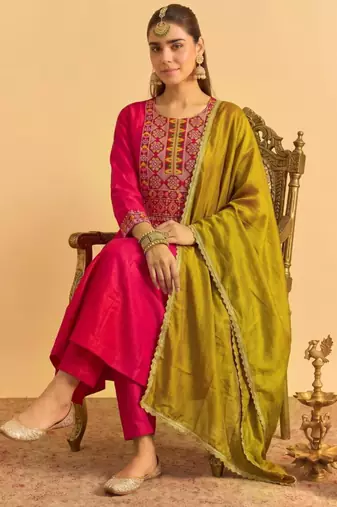 Rani-pink silk blend embroidered kurta set