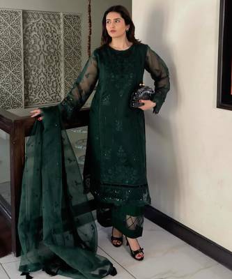 Dark-green organza embroidered kurta set 2