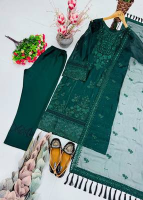 Dark-green organza embroidered kurta set 3