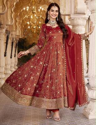 Red silk blend embroidered flared gown set 2