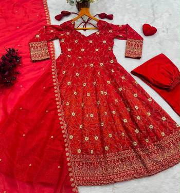 Red silk blend embroidered flared gown set 4