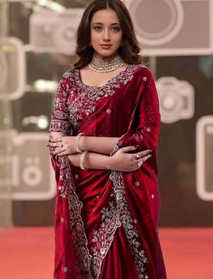 maroon jimmy choo embroidered embellished havy work wedding wear saree 1