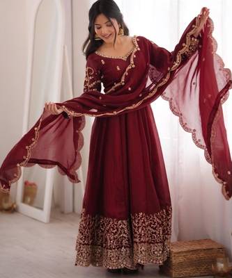 Maroon silk blend embroidered flared gown set 2