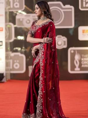 maroon jimmy choo embroidered embellished havy work wedding wear saree 3