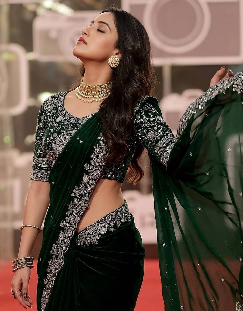 green jimmy choo embroidered embellished havy work wedding wear saree