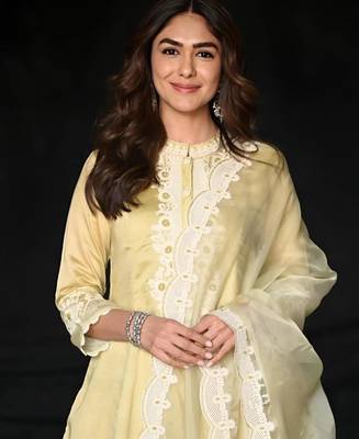 Gold silk blend embroidered farshi salwar set 2