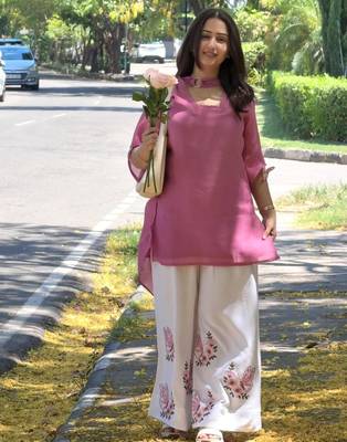Pink silk blend embroidered palazzo set 2