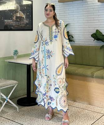 White silk blend embroidered kurta set 1