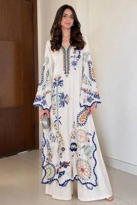 White silk blend embroidered kurta set 2