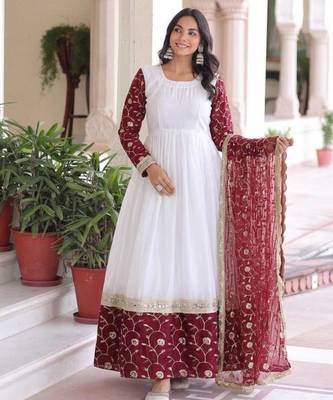 White silk blend embroidered flared gown set 2