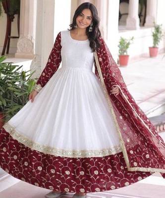 White silk blend embroidered flared gown set 3
