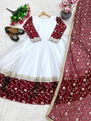 White silk blend embroidered flared gown set 4