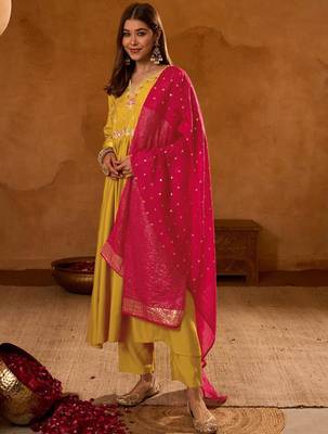 Yellow silk blend embroidered kurta set 2