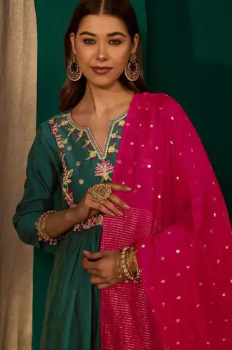 Green silk blend embroidered kurta set