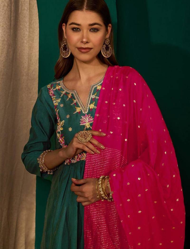 Green silk blend embroidered kurta set