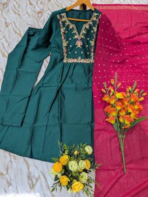 Green silk blend embroidered kurta set 3