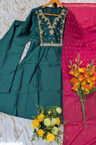 Green silk blend embroidered kurta set
