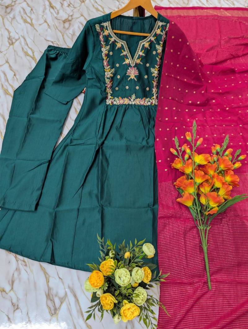 Green silk blend embroidered kurta set