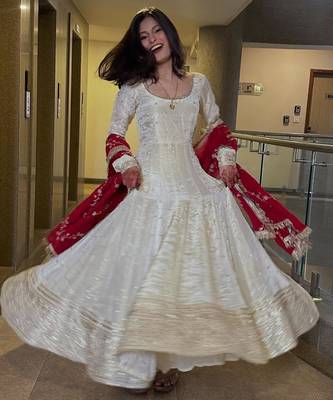 White silk blend embroidered flared gown set 2