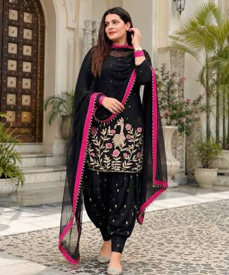Black faux georgette embroidered salwar kameez 4