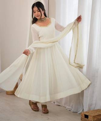 Off-white chanderi embroidered flared gown set 2
