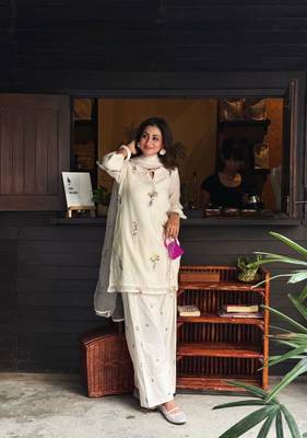Off-white chanderi embroidered farshi salwar set 1