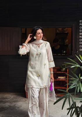 Off-white chanderi embroidered farshi salwar set 3