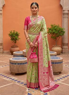 indian green heavy zari weaving work banarasi silk blend saree 2