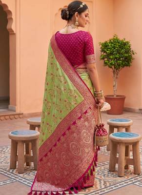 indian green heavy zari weaving work banarasi silk blend saree 3