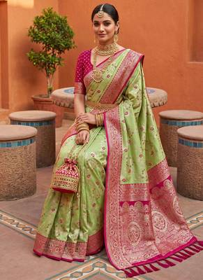 indian green heavy zari weaving work banarasi silk blend saree 4