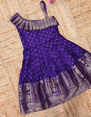 Girls pink woven silk flared gown with one-shoulder neck & zari border 2
