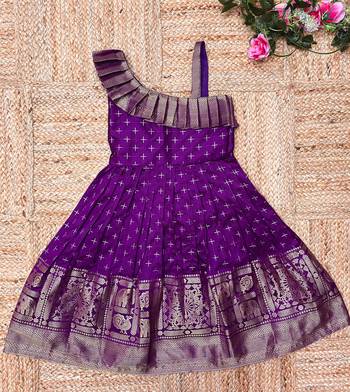 Girls pink woven silk flared gown with one-shoulder neck & zari border 3