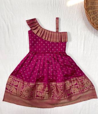 Girls pink woven silk flared gown with one-shoulder neck & zari border 3